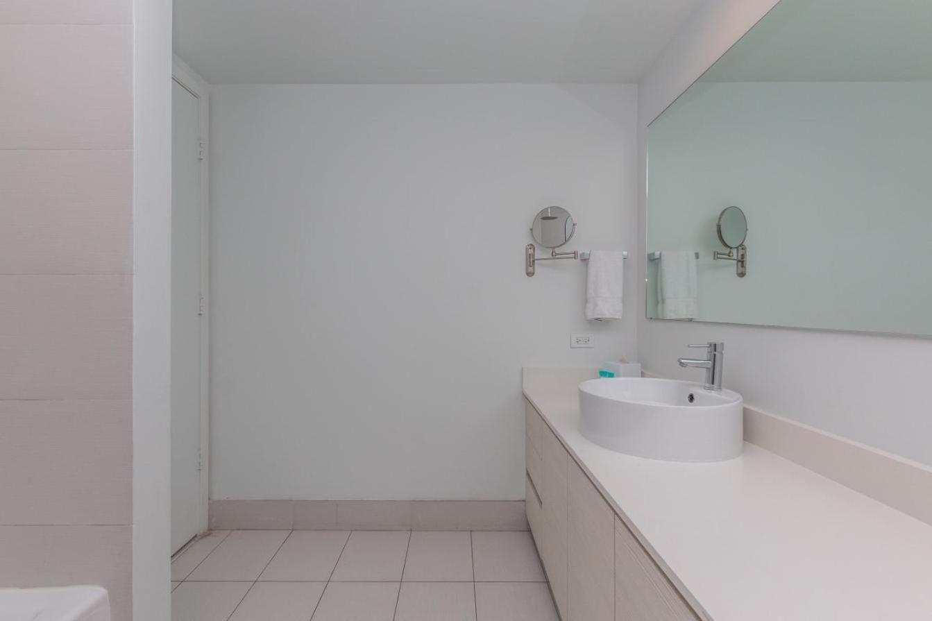 Modern One Bedroom Rental At Beach Walk Resort Miami 18Th Floor Plaja Hallandale Exterior foto