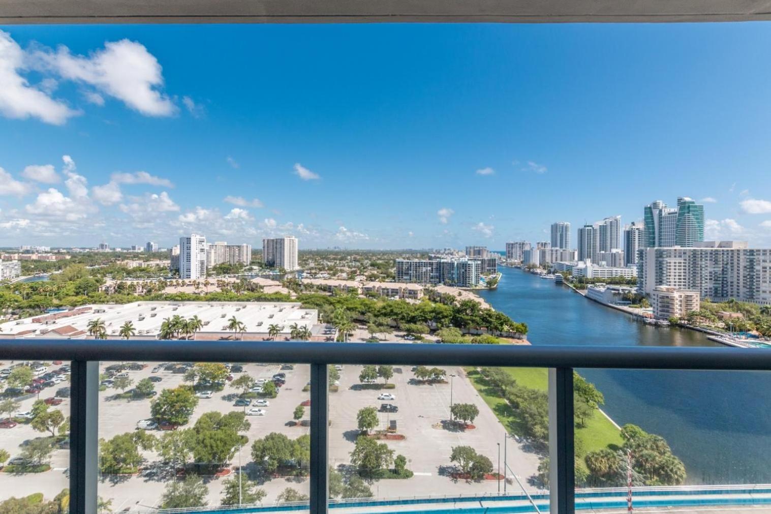 Modern One Bedroom Rental At Beach Walk Resort Miami 18Th Floor Plaja Hallandale Exterior foto