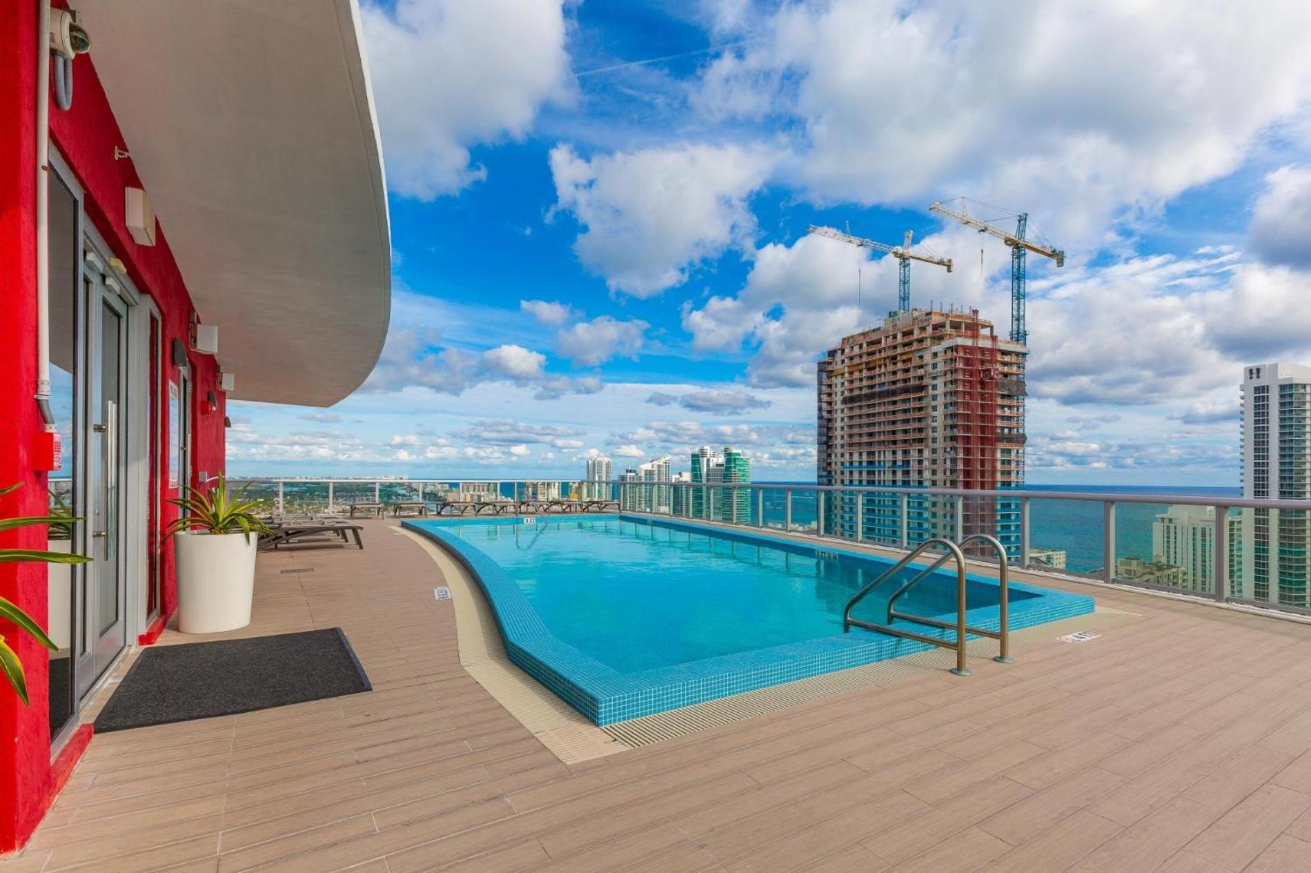 Modern One Bedroom Rental At Beach Walk Resort Miami 18Th Floor Plaja Hallandale Exterior foto