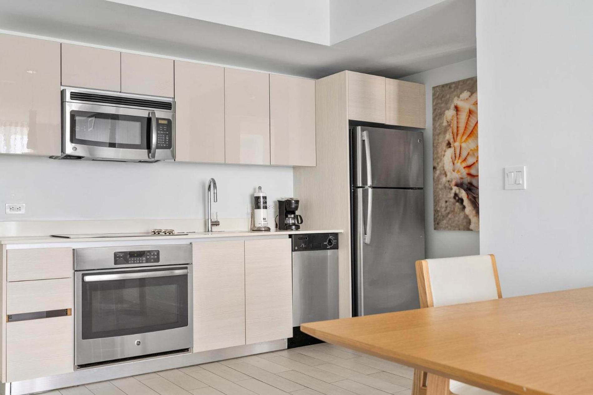Modern One Bedroom Rental At Beach Walk Resort Miami 18Th Floor Plaja Hallandale Exterior foto