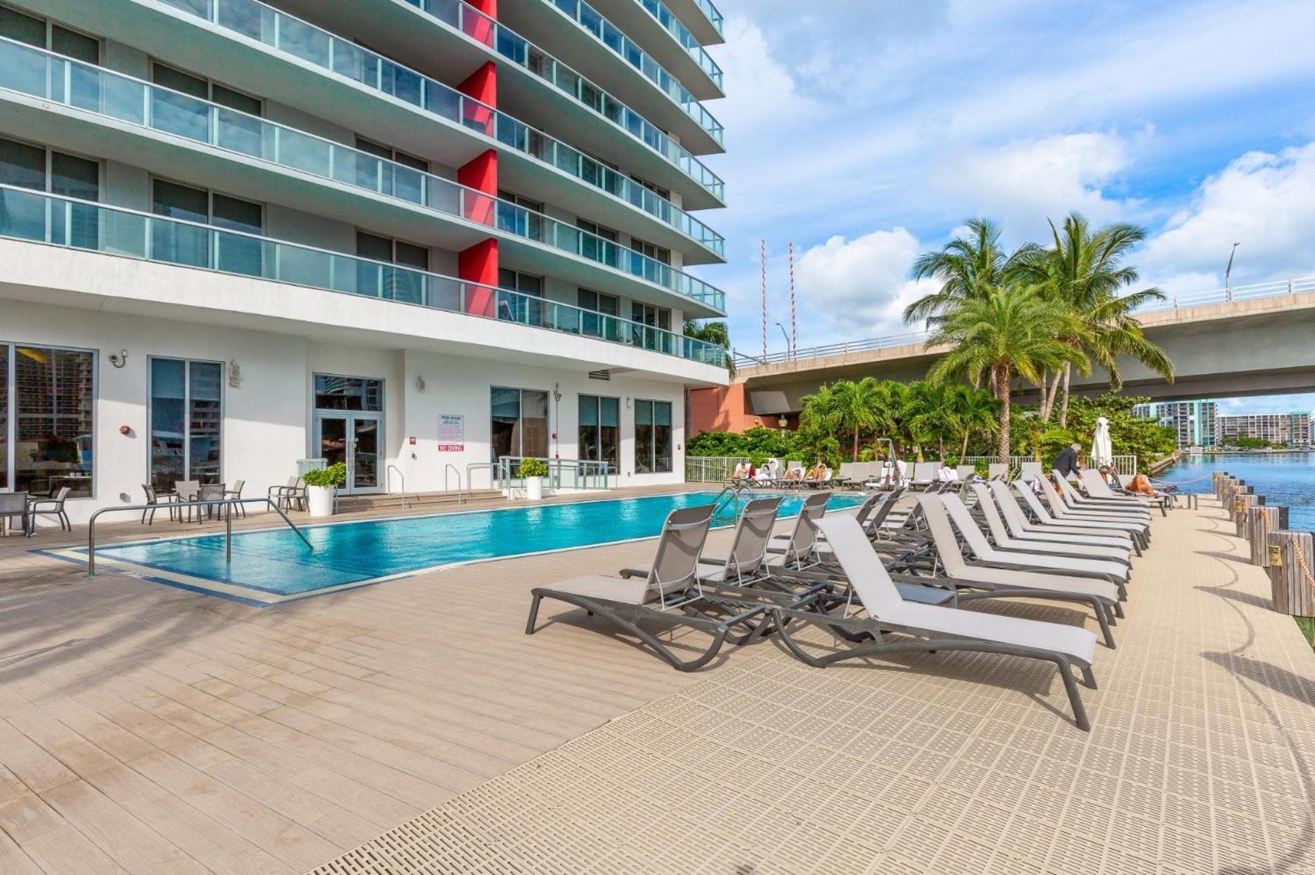 Modern One Bedroom Rental At Beach Walk Resort Miami 18Th Floor Plaja Hallandale Exterior foto